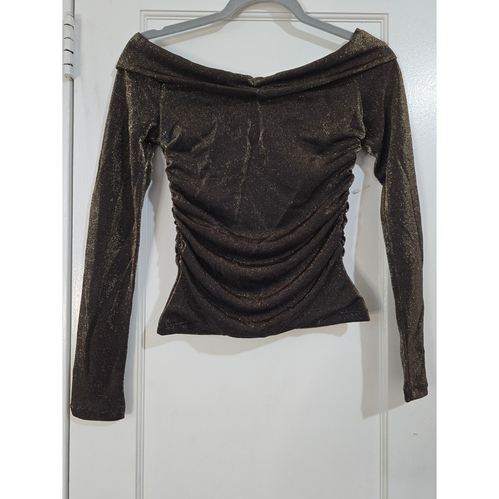 Off-The-Shoulder Hardware Top - Picture 3 of 4